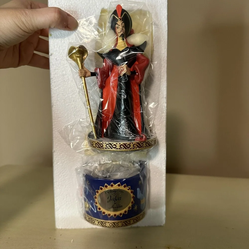 Disney Villains Jafar Aladdin Collector Watch and Figurine‎ Ltd edition 311/1000